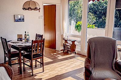 Appartement 52: Wohnzimmer mit Essecke